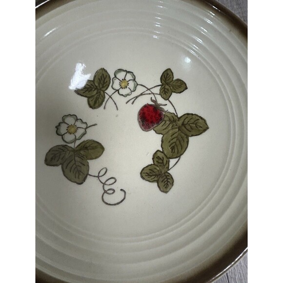Vintage Metlox Poppy Trail California Strawberry Serving Bowl 9” - Picture 3 of 7